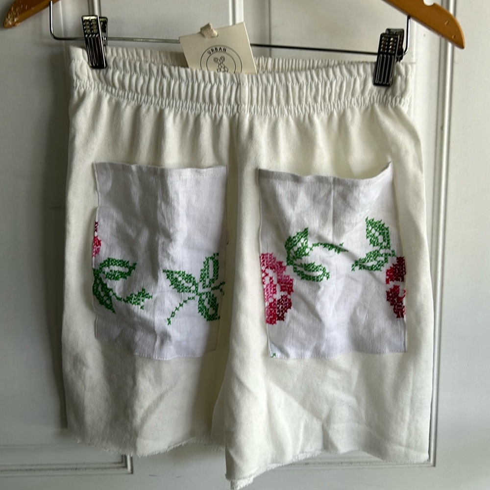 NWT!! Size small urban outfitters- embroidered pocket shorts